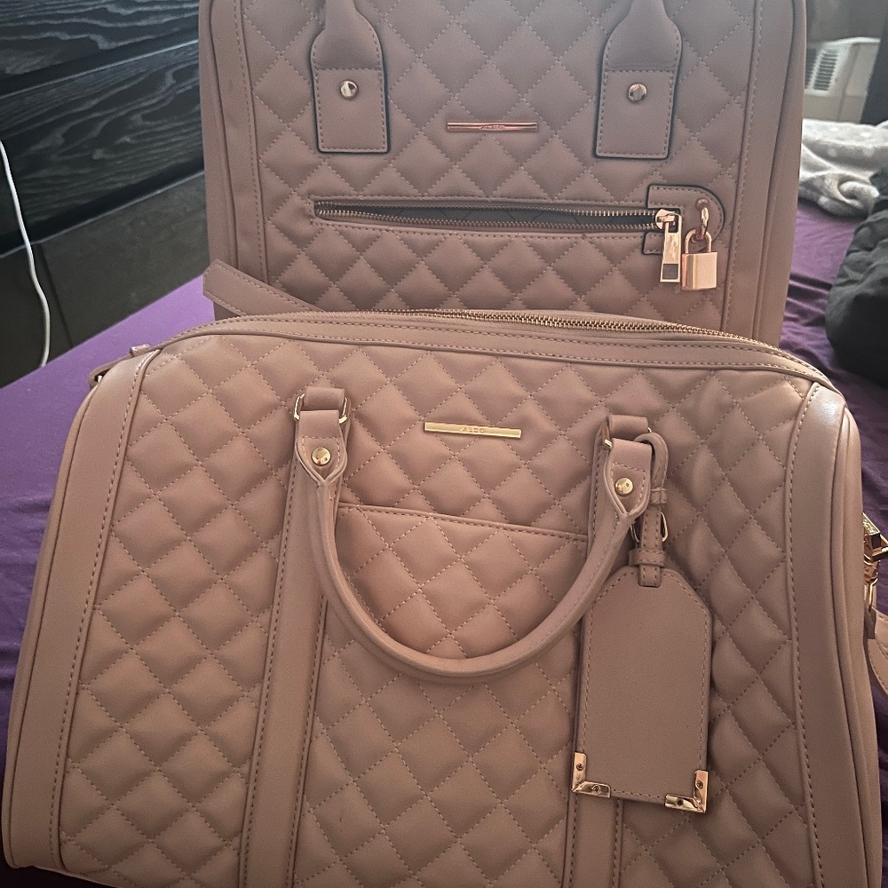 Woman’s Travel Duo